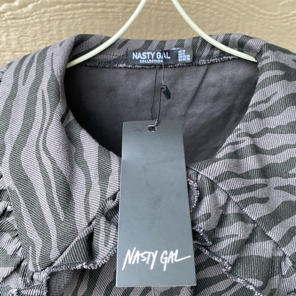 Nasty Gal collection cropped women’s collar blazer button down, 6, zebra print - Picture 13 of 16
